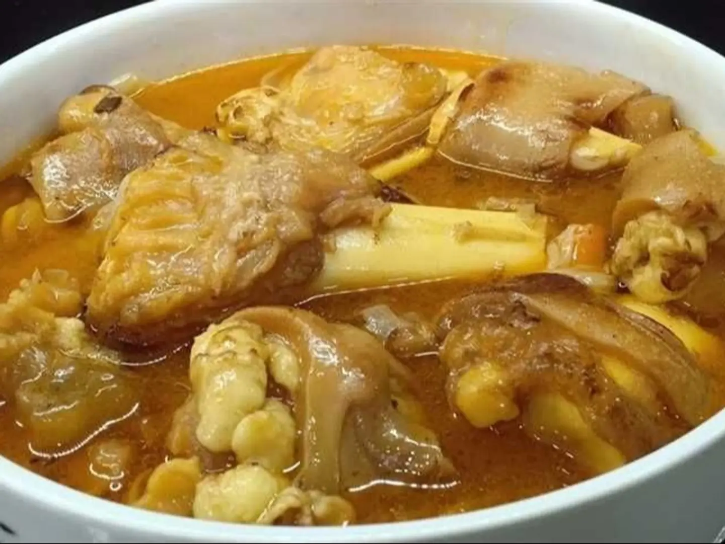 شوربة كوارع وعكاوي