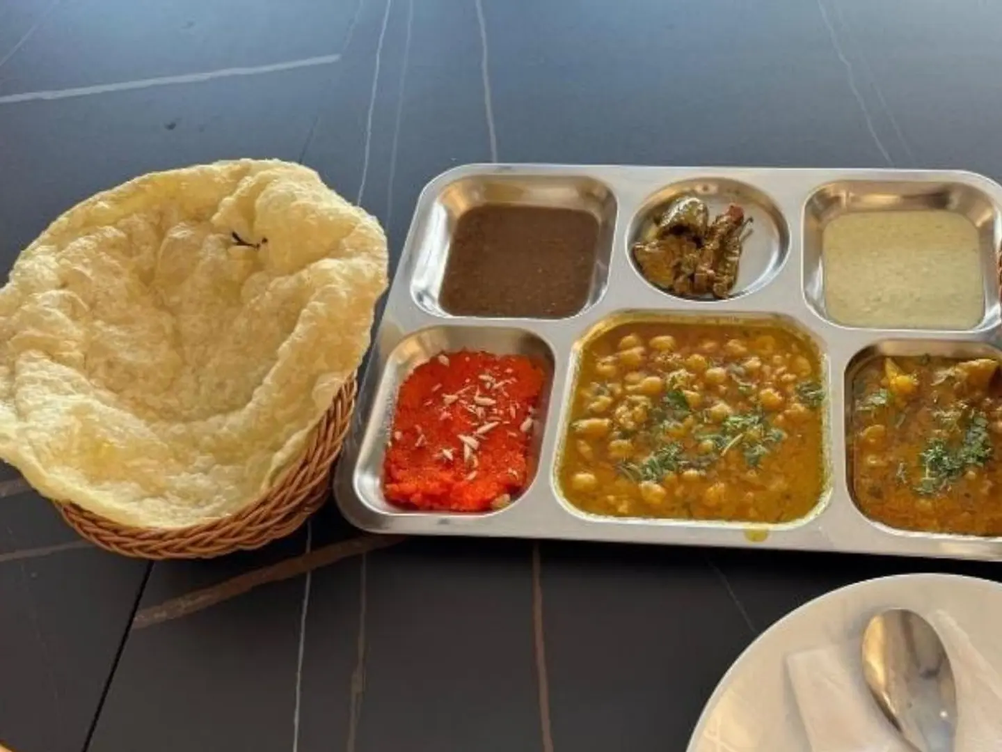 Merath Special Halwa Puri Nashta