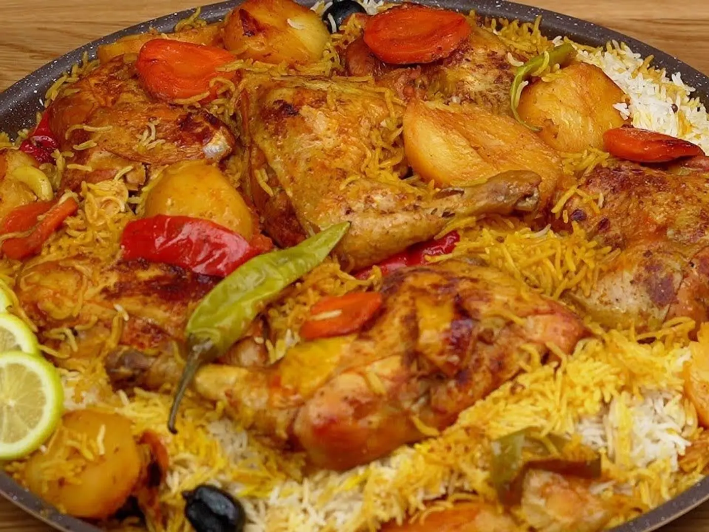 نصف دجاج مدفون