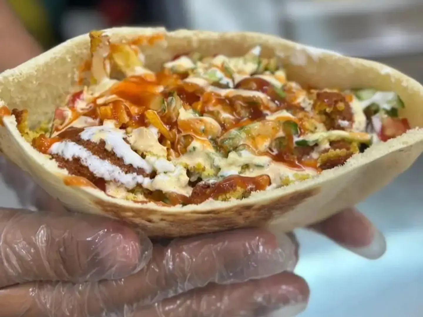 ساندوتش مخلوط فلافل وسط