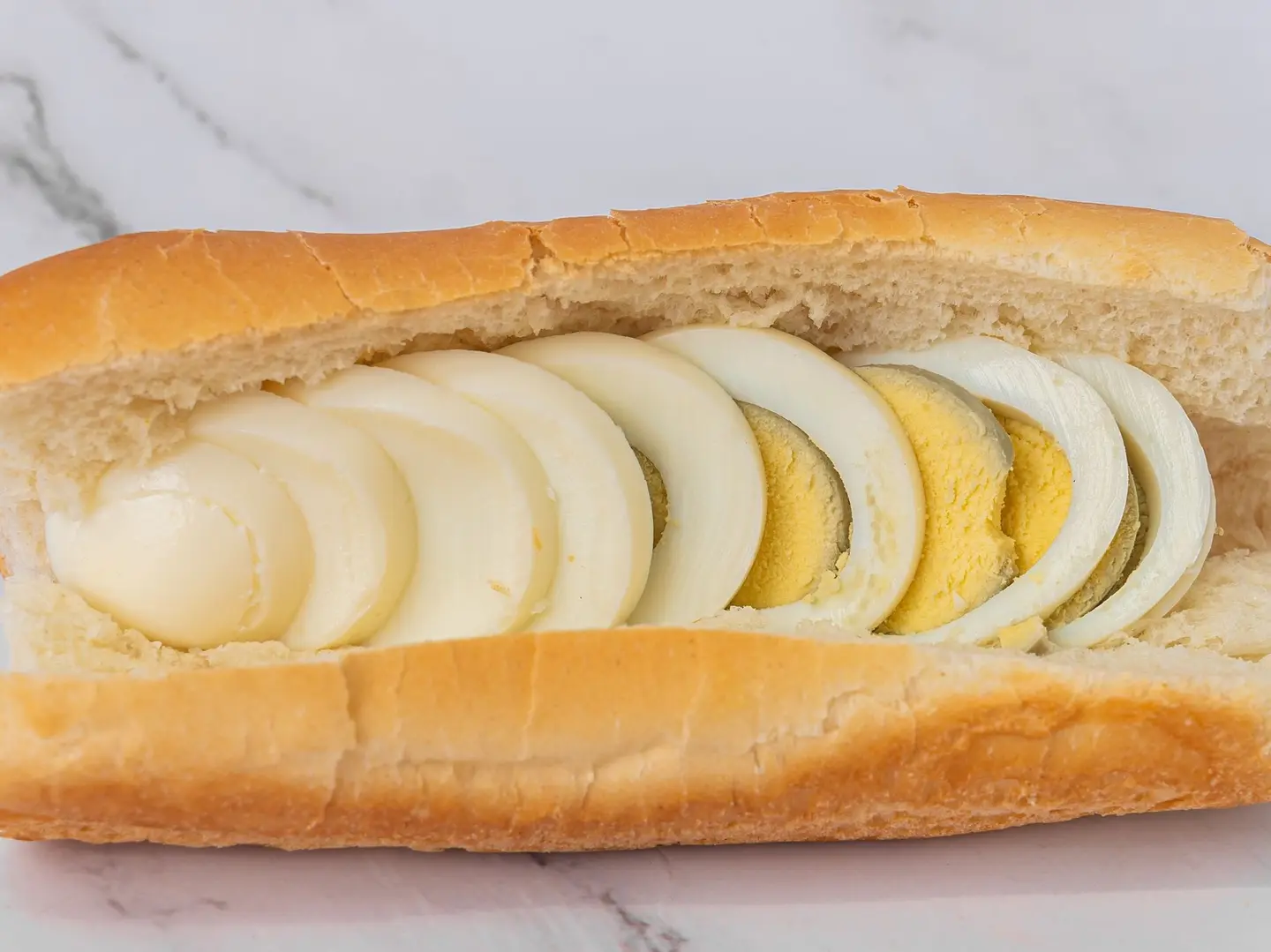 ساندويتش بيض مسلوق