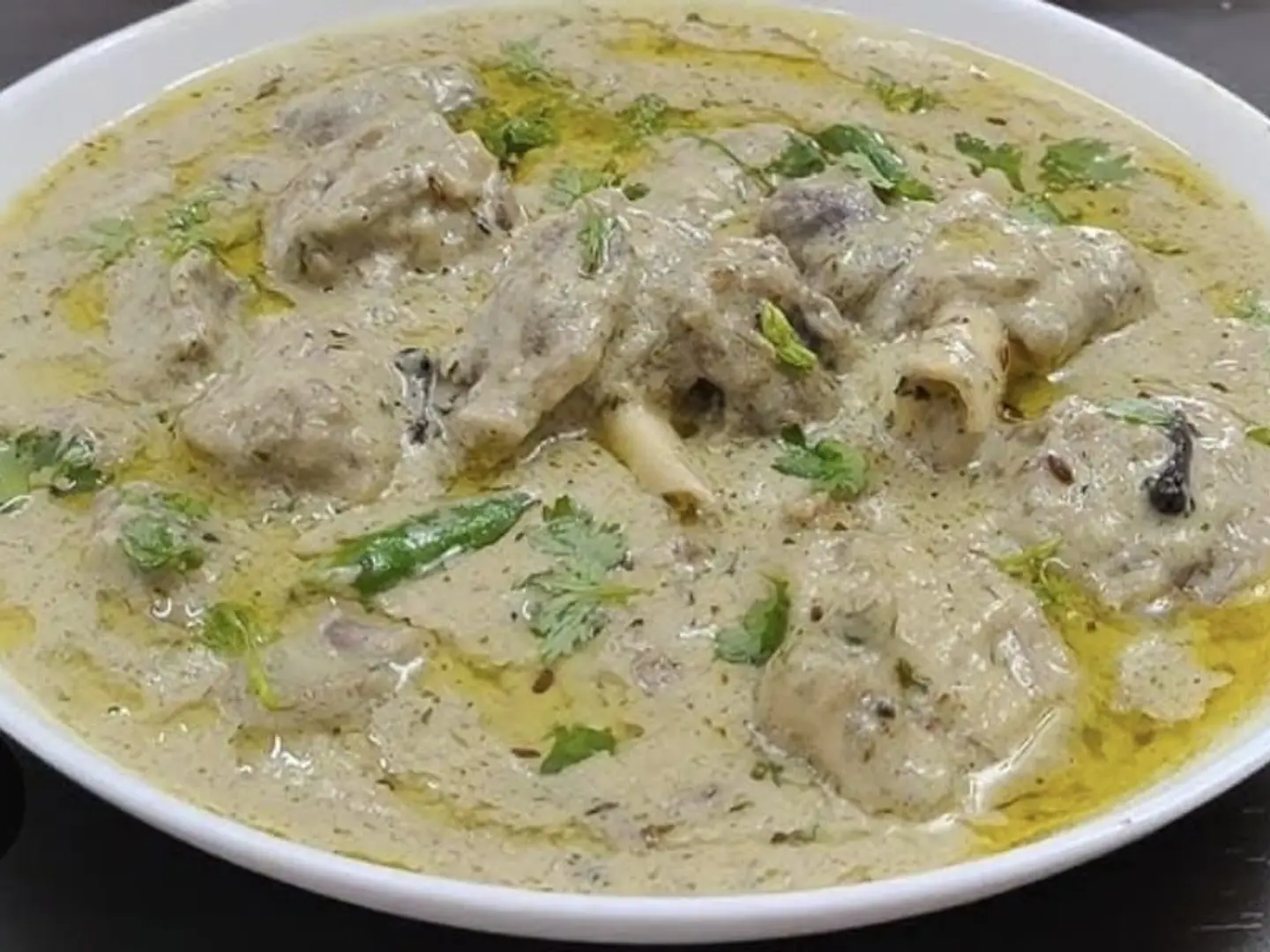 لحم بالكريمة البيضاء والزبادي