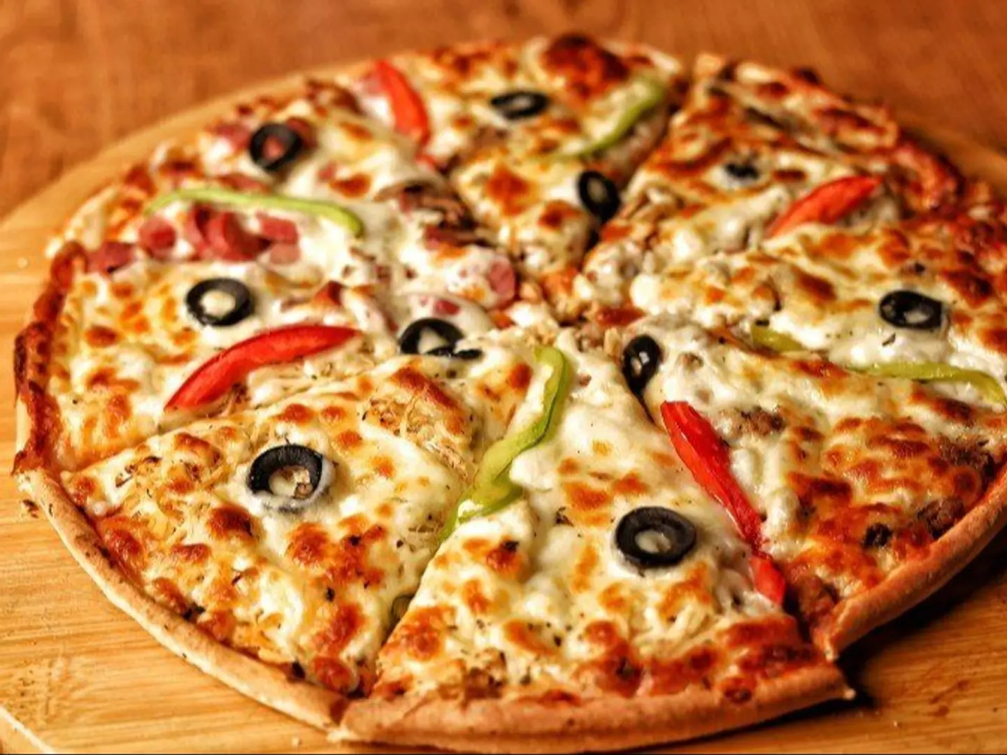 بيتزا مشكل وسط