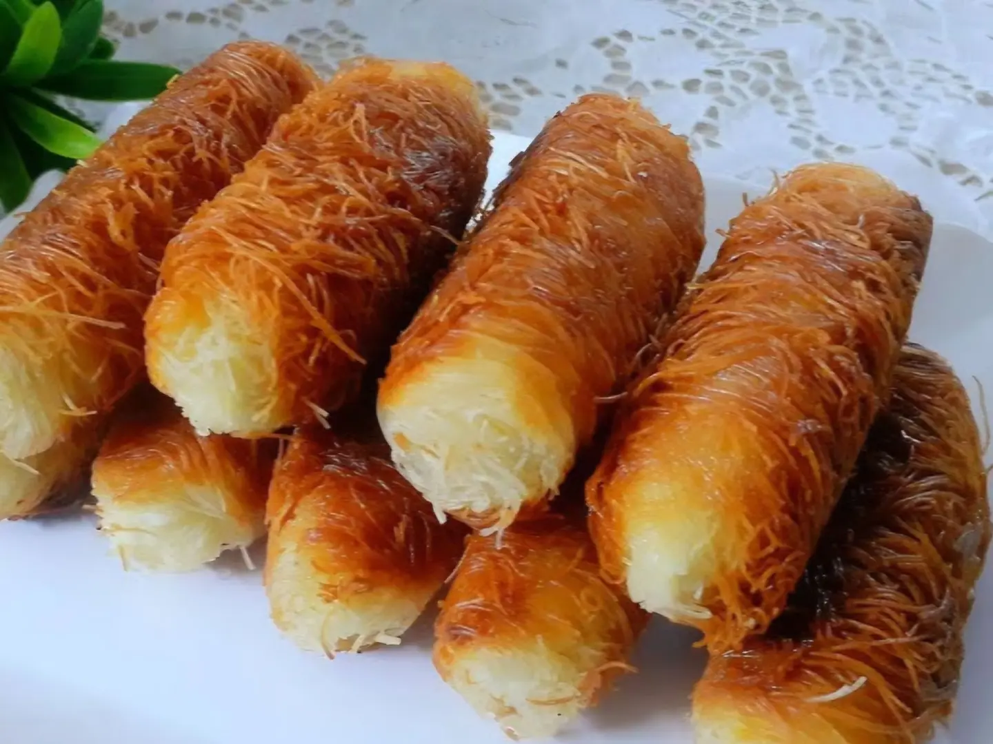 Mini Cinnamon Rolls Kunafa Fingers