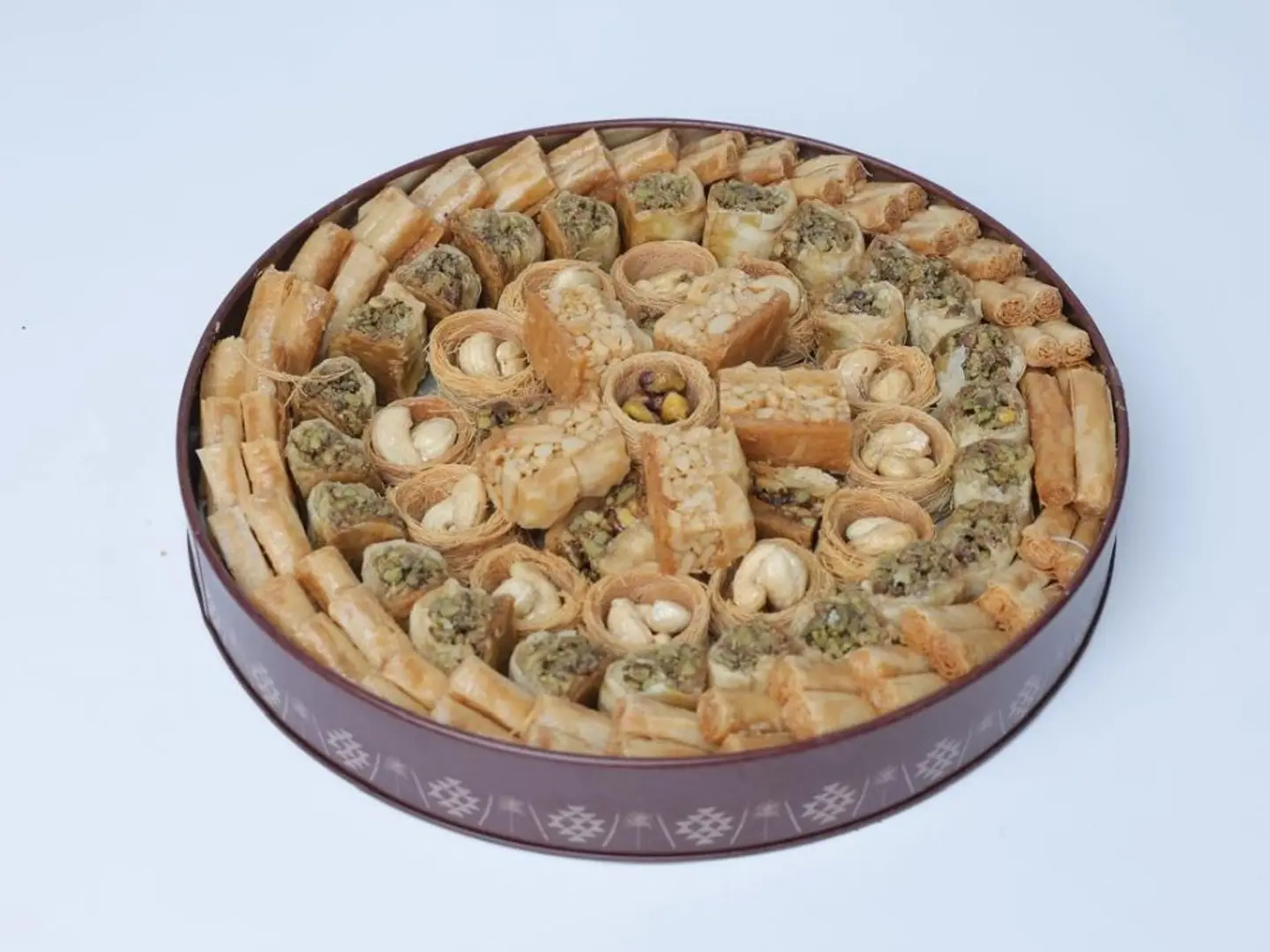 مشكل بقلاوة بعلبة فاخرة