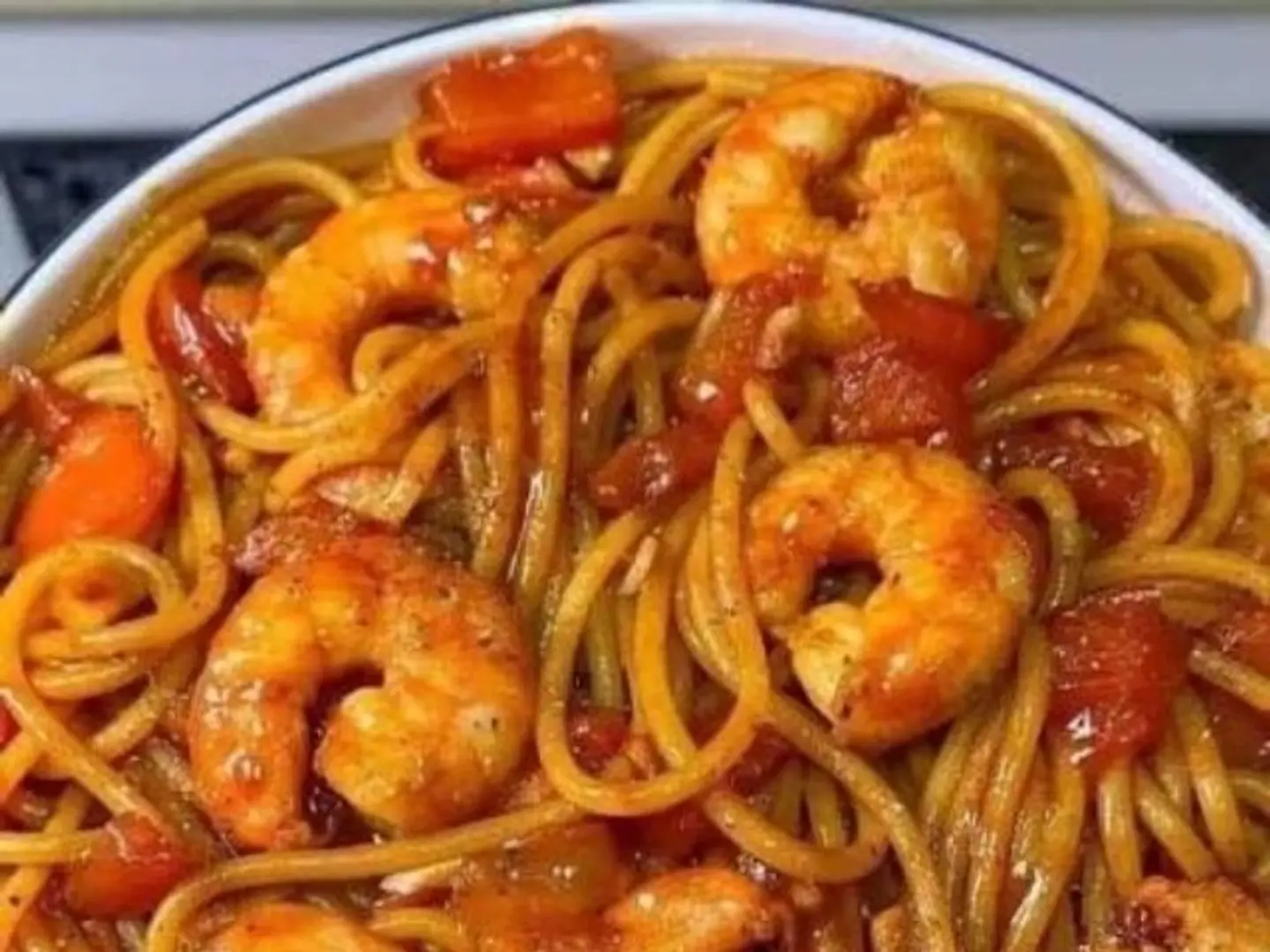 باستا الروبيان بصلصة الطماطم