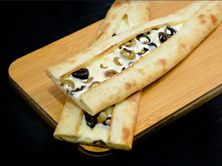فطيرة لبنة بالزيتون