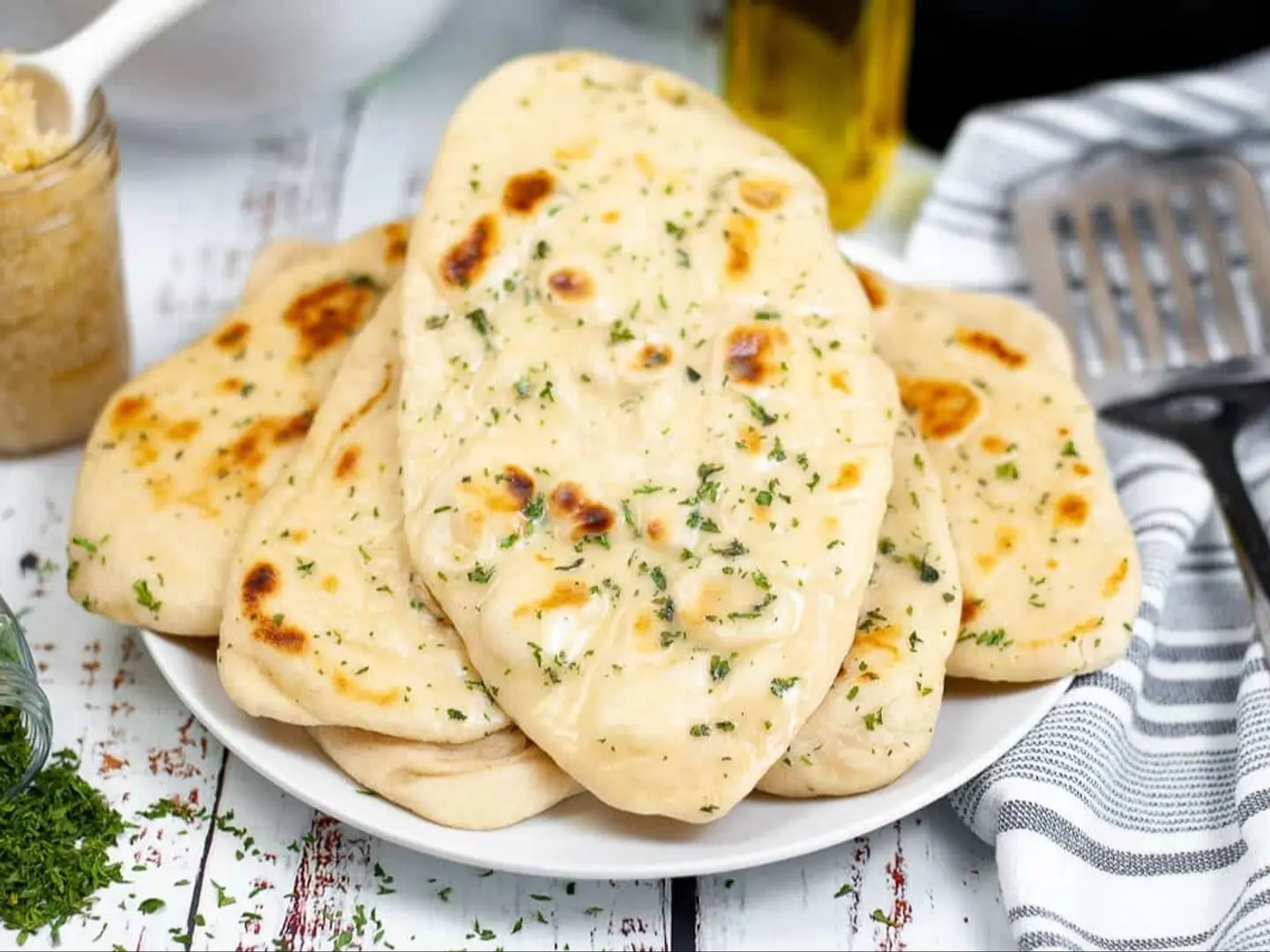 خبز النان بالثوم