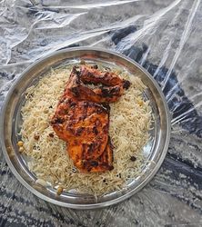 دجاج على الفحم مع الرز