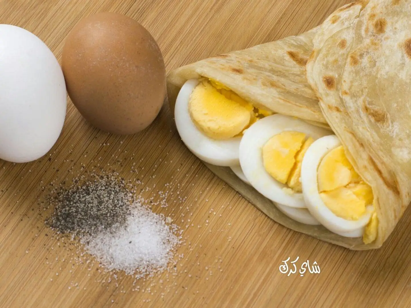 شباتي بيض مسلوق مع الخضار