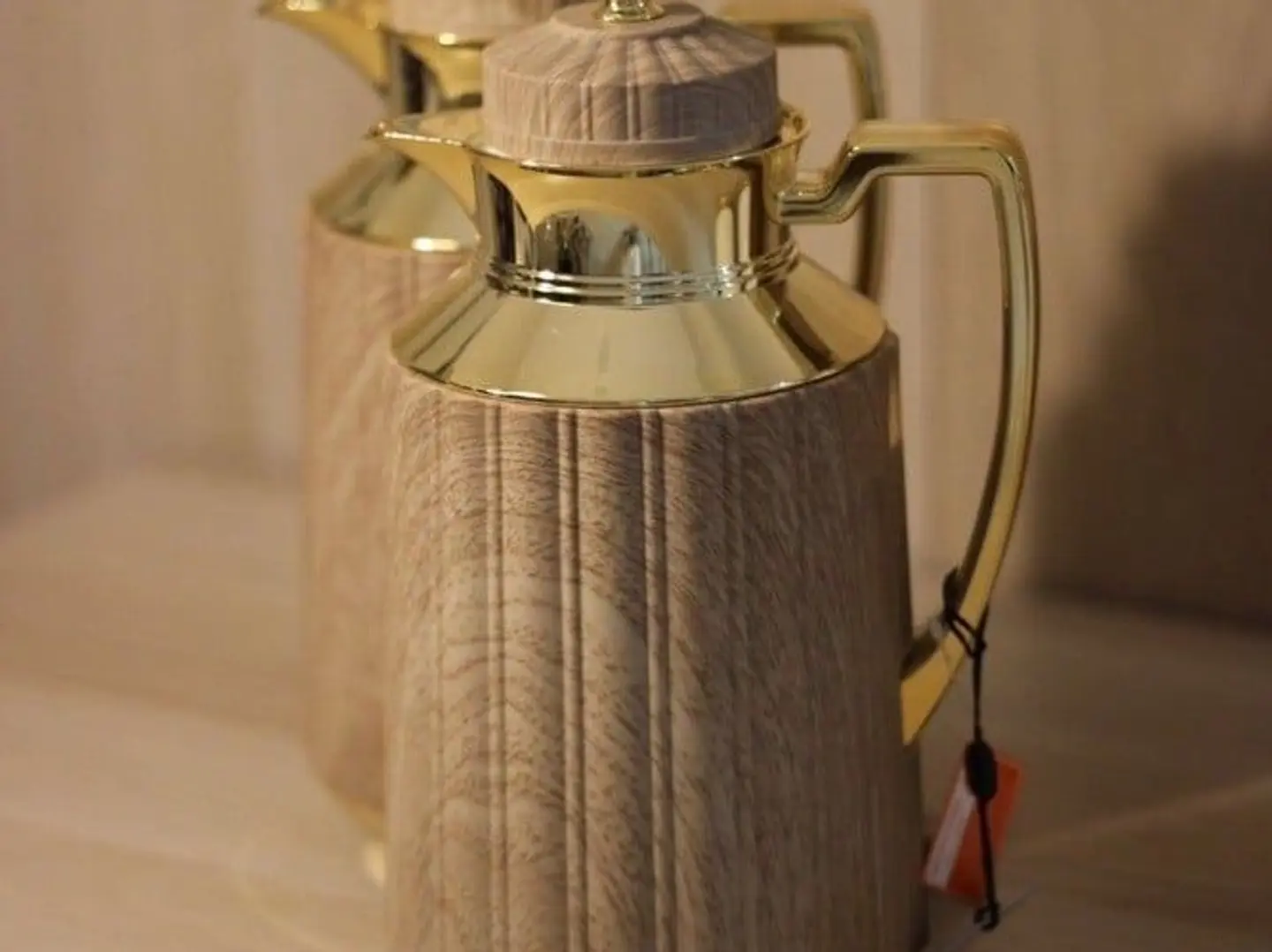 حافظة شاي احمر عادي